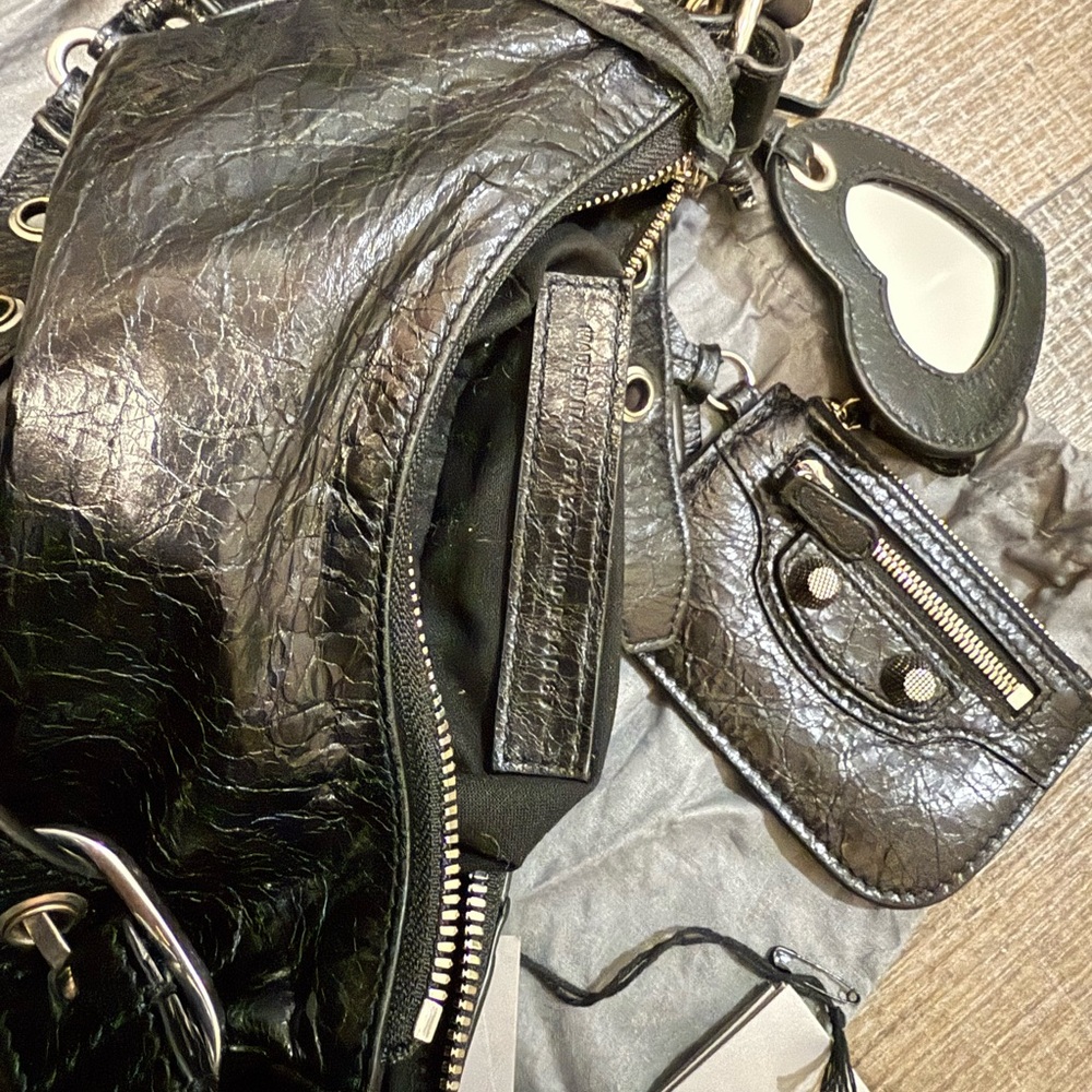 Balenciaga Black ‘Le Cagole XS‘ Leather Shoulder Bag - Picture 3 of 17
